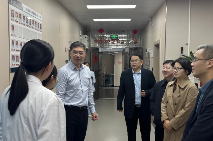 除夕送暖，医心相伴 | 院领导走访慰问一线值班人员